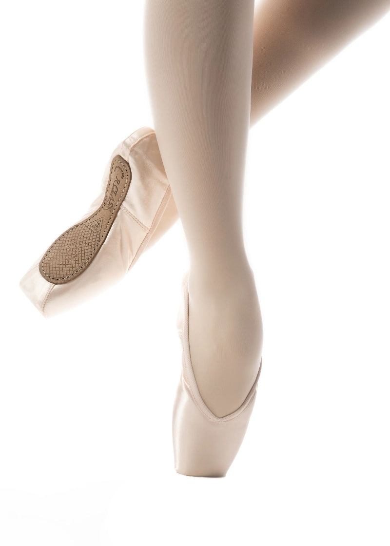 R-Class RC30 base model pointe shoes.