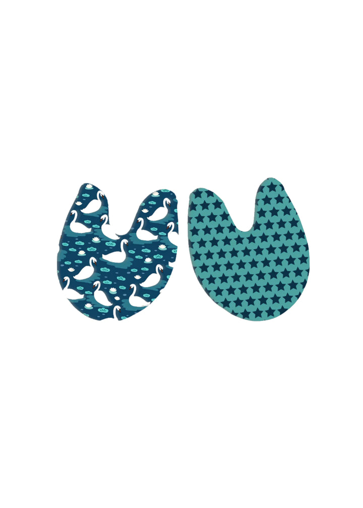 Blue toe pads printed with swans on one side and dark blue stars on the other side.