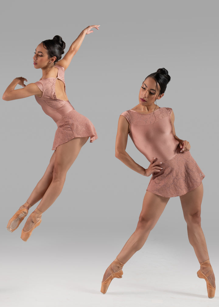 Ballet Rosa 464DEA Women's Jolie Lace Ballet Pull-On Skirt in Pearl peachy pink, modeled by a ballet dancer en pointe wearing the matching Verane Leotard