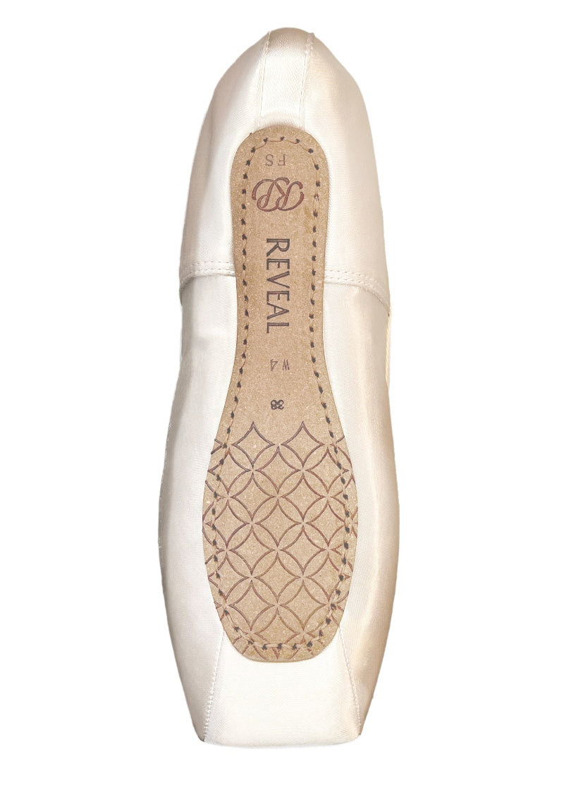 Outsole of the Reveal Pointe Shoe scored with a diamond pattern for extra traction and featuring a pleat-less platform for enhanced stability when flat